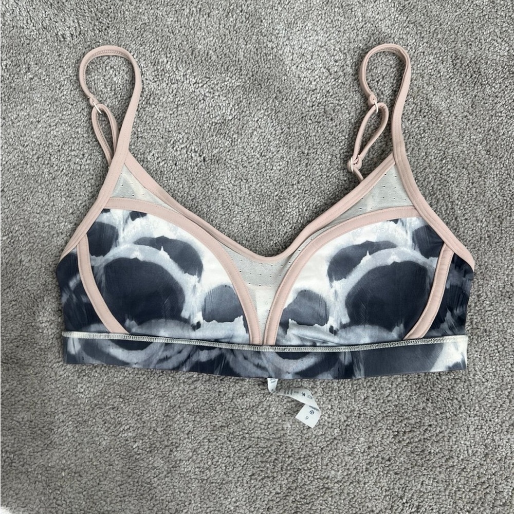 Lululemon Bra size 6 yoga